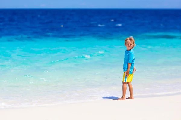 Enfants Jouant Sur Plage Tropicale Les Enfants Nagent Jouent Mer — Photo