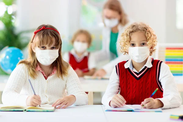 Kinderen Met Gezichtsmasker Klas Kind Terug Naar School Afsluiting Van — Stockfoto