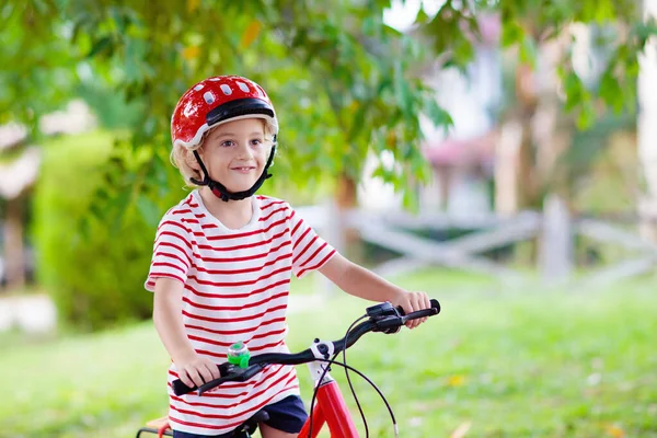 Kinderen Fiets Het Park Kinderen Gaan Naar School Met Een — Stockfoto