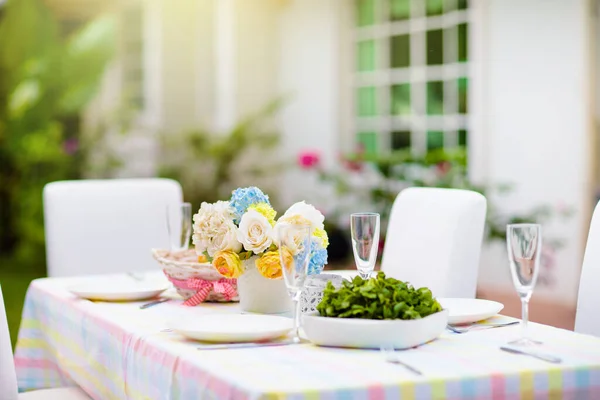 Comida Verano Aire Libre Ajuste Mesa Para Barbacoa Jardín Divertido — Foto de Stock