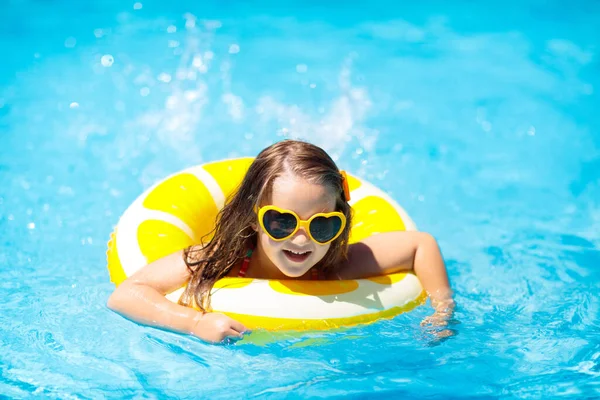 Criança Piscina Anel Limão Amarelo Inflável Menina Aprendendo Nadar Com — Fotografia de Stock