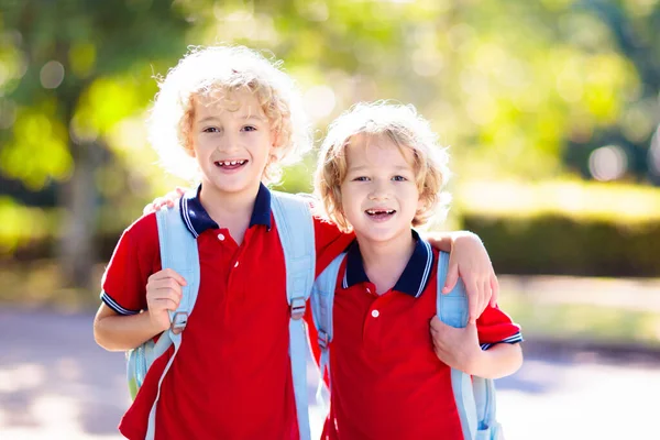 Bambini Tornano Scuola Inizio Del Nuovo Anno Scolastico Dopo Vacanze — Foto Stock