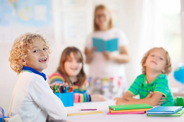 Kinderen School Kleuterschoolkinderen Klas Gelukkige Kinderen Terug Naar School Studenten — Stockfoto