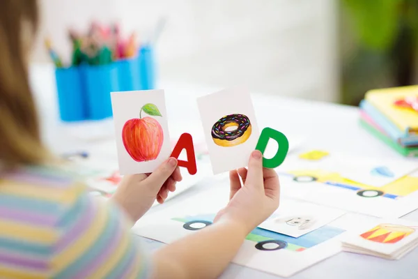 Los Niños Aprenden Leer Tarjetas Flash Abc Phonics Coloridas Para —  Fotos de Stock