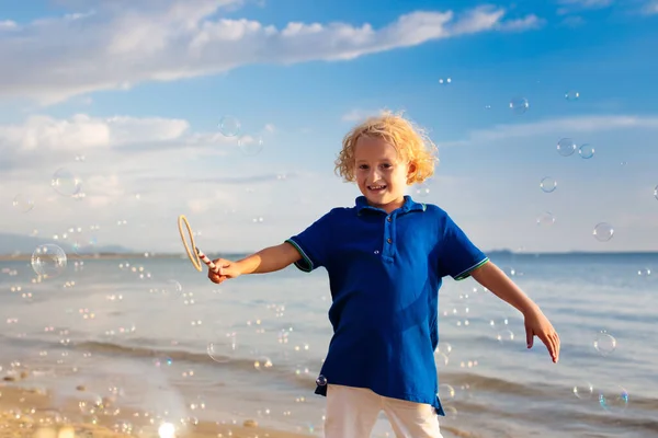 Kids Blow Bubbles Tropical Beach Child Blowing Soap Bubble Playing — Stock Photo, Image