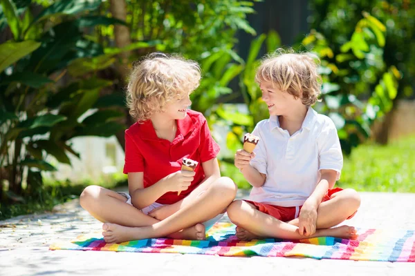 Kids Eat Ice Cream Garden Summer Outdoor Fun Children Lick — 图库照片