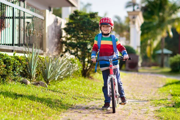 Niño Yendo Escuela Bicicleta Los Niños Andan Bicicleta Una Manera —  Fotos de Stock