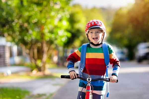 Niño Yendo Escuela Bicicleta Los Niños Andan Bicicleta Una Manera —  Fotos de Stock