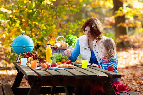 Picnic Autumn Park Family Fall Outdoor Barbeque Grill Party Parents — Stock Photo, Image