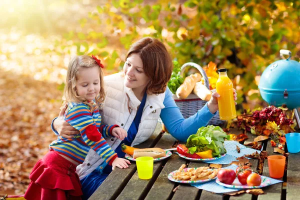 Pique Nique Dans Parc Automne Famille Automne Barbecue Plein Air — Photo