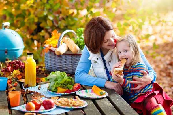 Picnic Autumn Park Family Fall Outdoor Barbeque Grill Party Parents — Stock Photo, Image