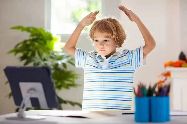 Fjärrundervisning Online Skolbarn Med Dator Som Har Videokonferens Chatt Med — Stockfoto