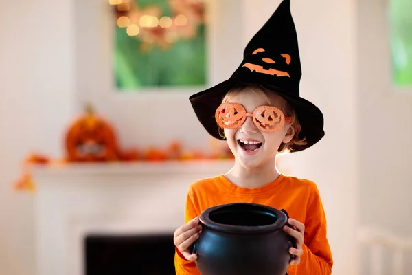 Trucs Gâteries Pour Enfants Costume Halloween Enfants Robe Colorée Avec — Photo