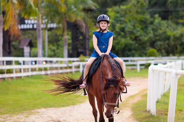 Kids Ride Horse Child Pony Tropical Resort Horseback Riding Lesson — Stock Photo, Image