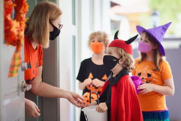 Kids Trick Treat Halloween Costume Face Mask Children Dress Candy — Stock Photo, Image