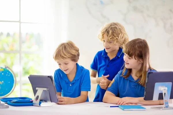 Online Leren Afstand Schoolkinderen Met Een Computer Die Videoconferentie Chat — Stockfoto