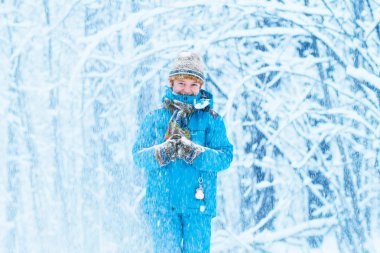 bir kar fırtınası komik çocuk yakaladı