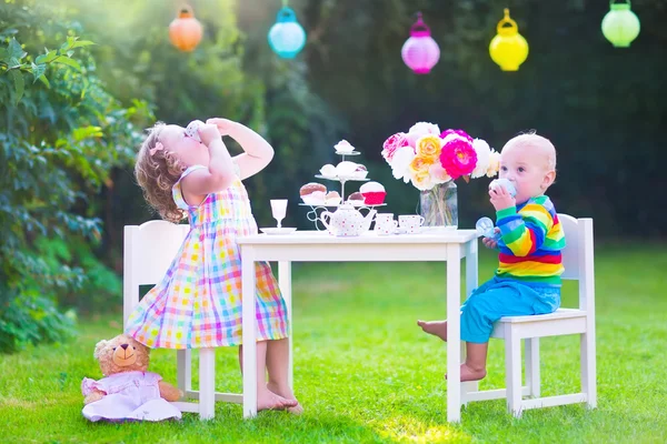 Children at doll tea party — Stok fotoğraf
