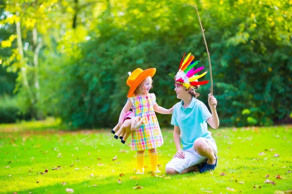 Kids playing cowboy — Stock Photo, Image