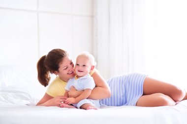 bebek ve anne yataktalar.