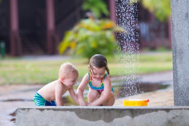 Açık bir duş çocuklarda