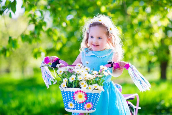 Little girl riding a bike — Stock Photo, Image