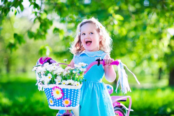 Little girl riding a bike — Stock Photo, Image