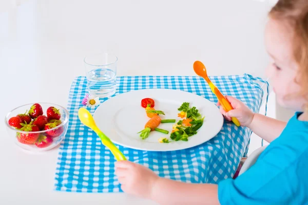 Healthy vegetarian lunch for little kids — Stockfoto