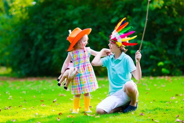 Kids playing in Halloween costumes — Φωτογραφία Αρχείου