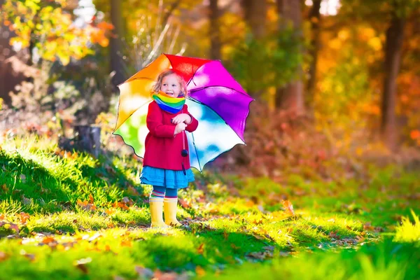 Little girl playing in the rain in autumn — Stock Photo, Image