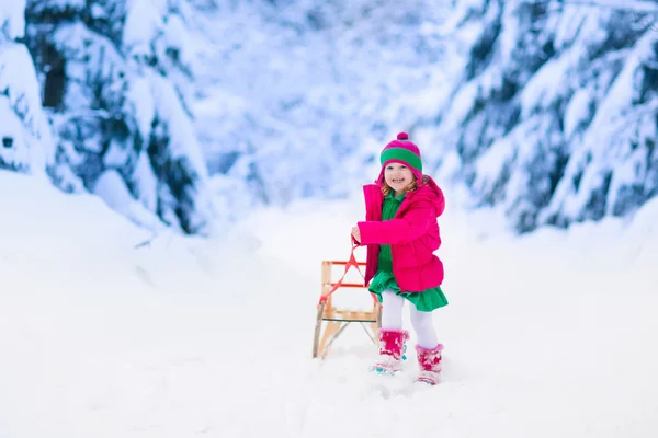Little girl having fun in snowy winter park — Stock Photo, Image