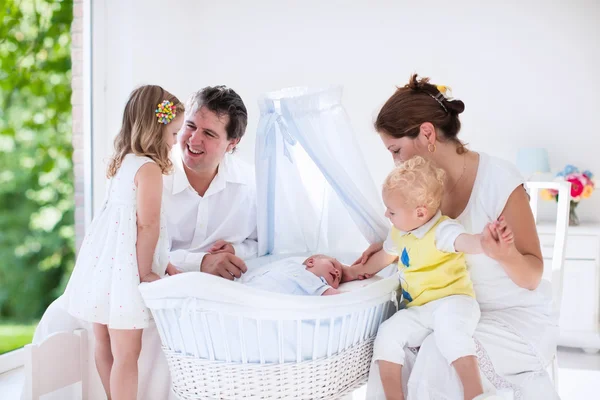 Family with kids playing with newborn baby — Zdjęcie stockowe