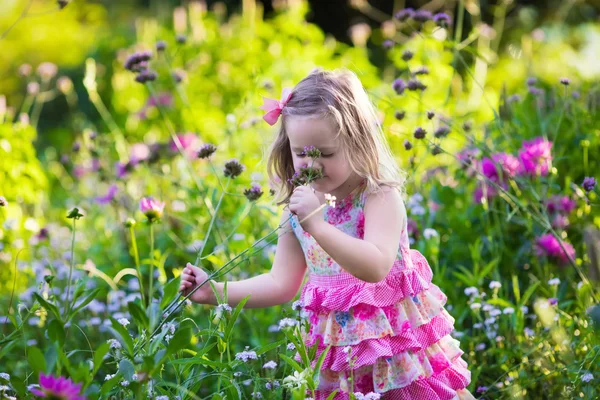 Little girl in flower garden — Stock Photo, Image