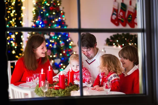 Cena di Natale in famiglia a casa — Foto Stock