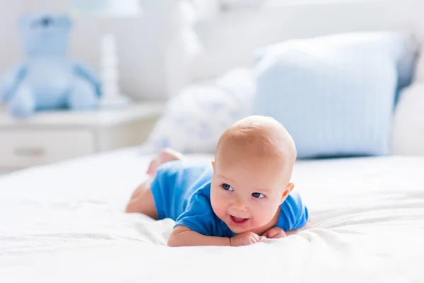 Baby boy in white sunny bedroom — Stock Photo, Image