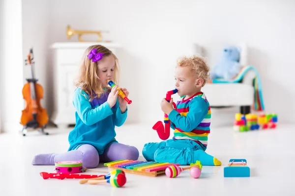 Boy and girl playing flute — Stock Photo, Image