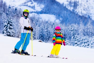 Dağlarda Kayak çocuklar