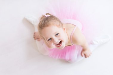 Küçük balerin pembe tutu