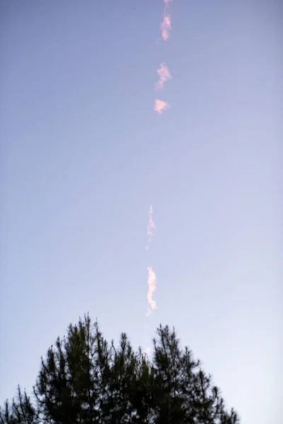 Следы Авиационного Дыма Небе Закате — стоковое фото