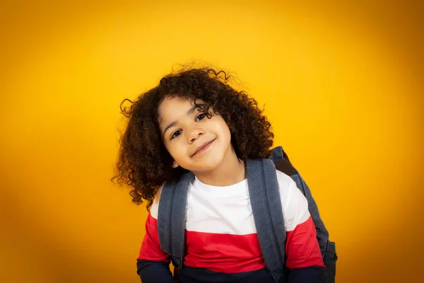 Kleine Jongen Met Een Rugzak — Stockfoto