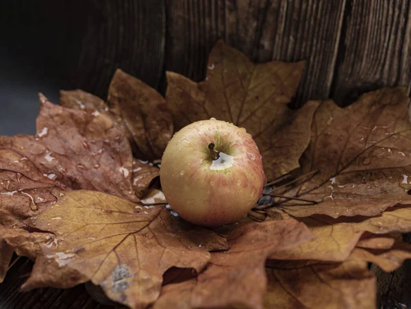 Wooden Table Apple Autumn Leaves — Stock Photo, Image