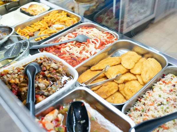 Çeşitli yemekler, hazır yemek.