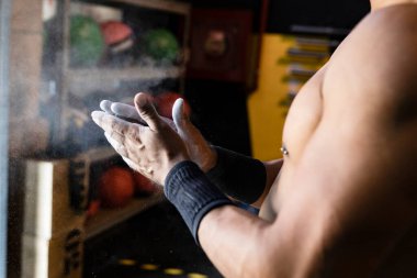 Sporcu elleri magnezyumlu