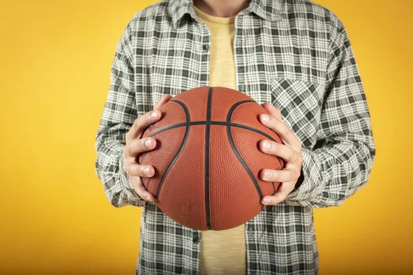 Handsome Caucasian Man Blue Eyes Casual Clothes Basketball Yellow Background — Stock Photo, Image