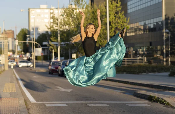 Ballet Mujer Ciudad — Foto de Stock