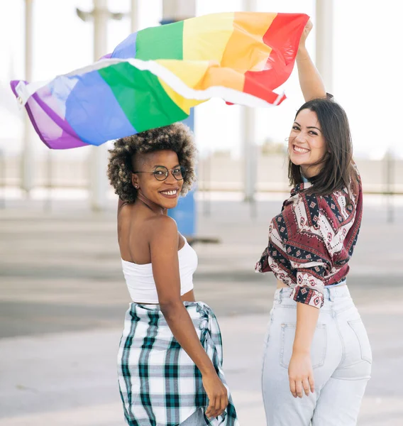 Mujeres Empoderadas Con Bandera Orgullo Gay — Foto de Stock