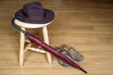 dışkı şemsiye, Ayakkabı ve fedora şapka