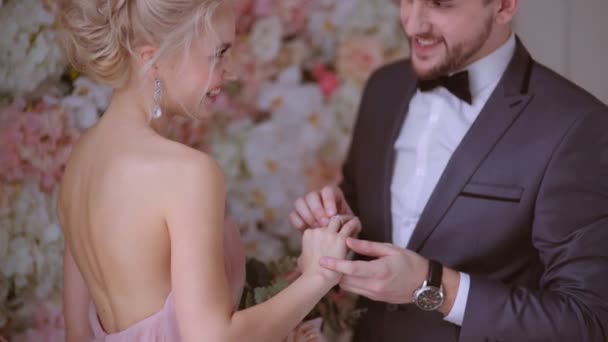 Noiva e noivo . — Vídeo de Stock