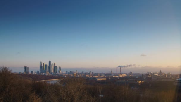 Sonnenaufgang in der Stadt — Stockvideo