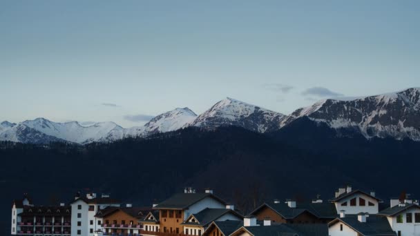 Coucher de soleil dans les montagnes — Video